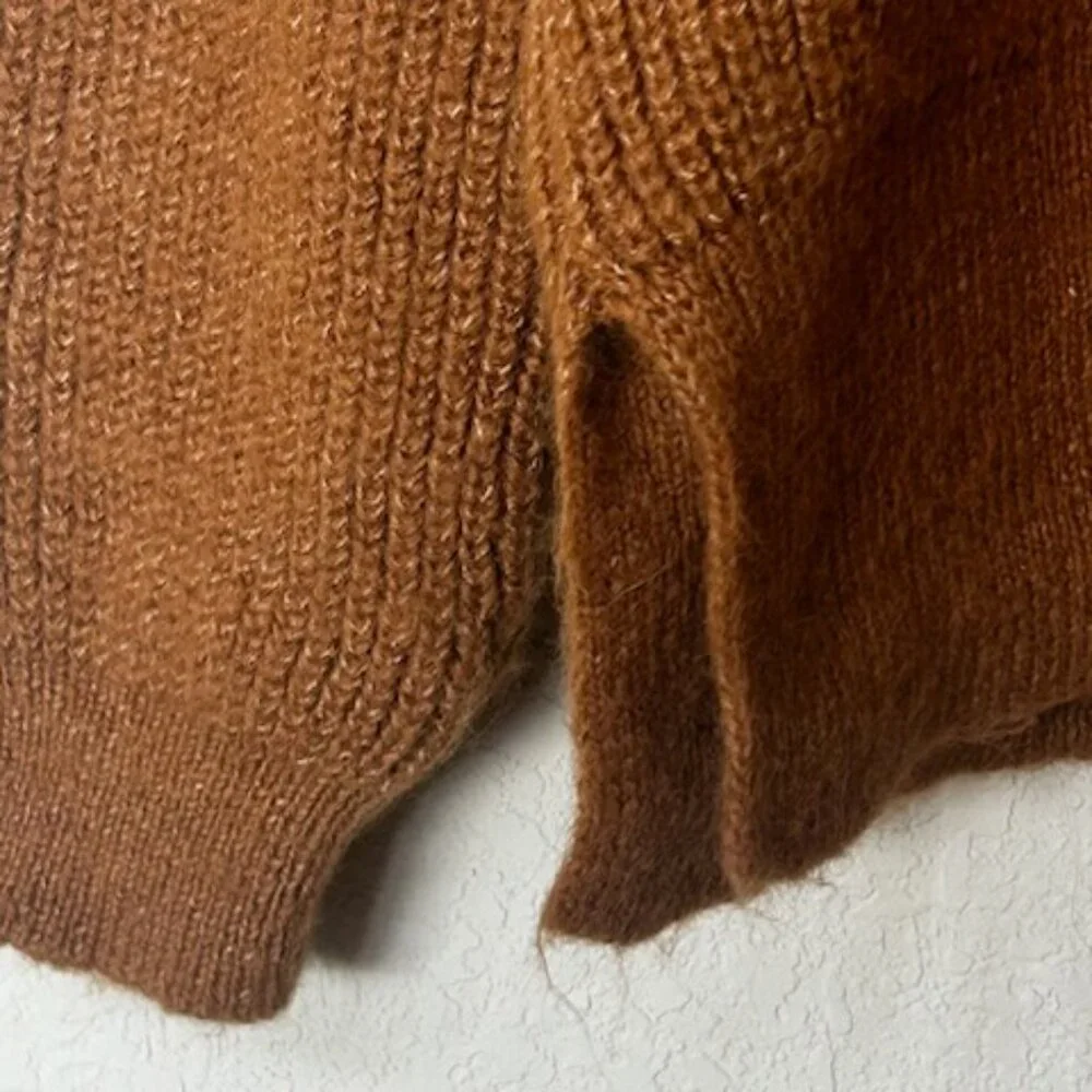 NWOT Chunky Knit Relaxed Fit Pullover Crewneck Sweater With Side Slits - Picture 5 of 8